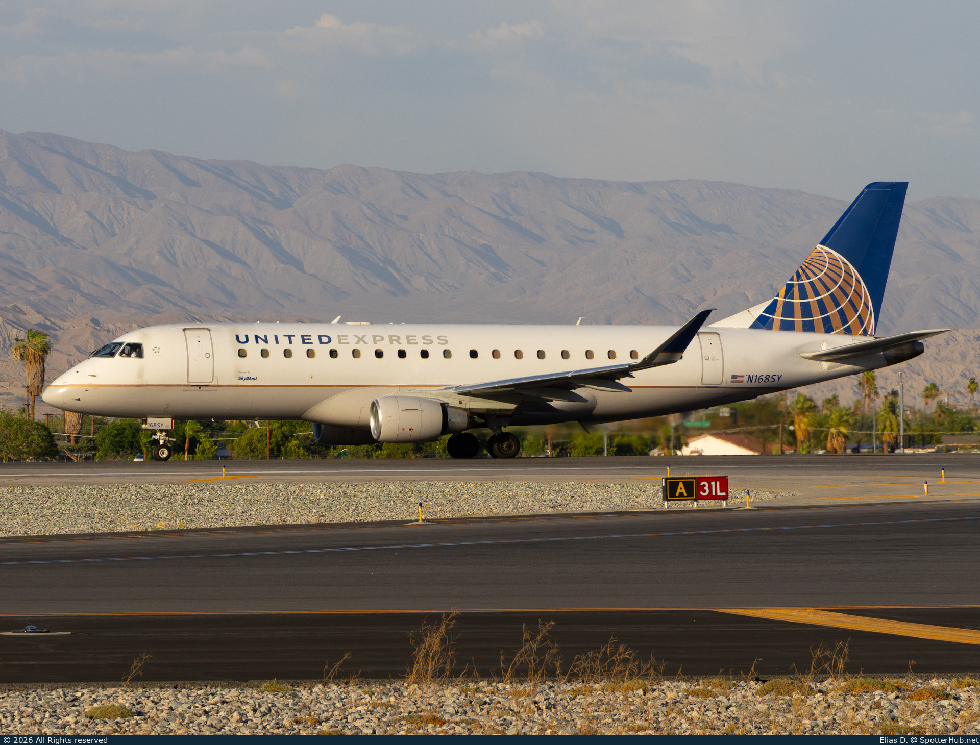 Photo of N168SY - Embraer ERJ-175LR operated by United Express (opb SkyWest Airlines)