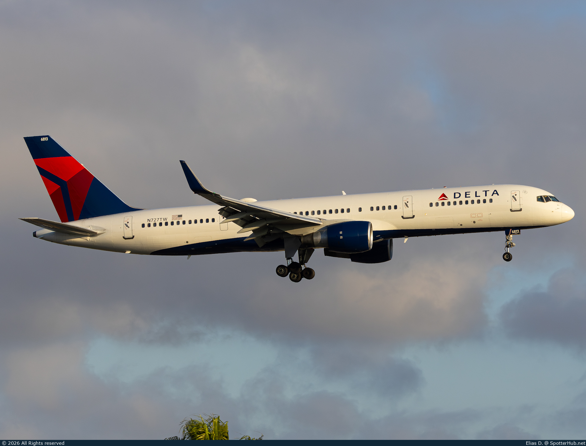 Photo of N727TW - Boeing 757-231 operated by Delta Air Lines