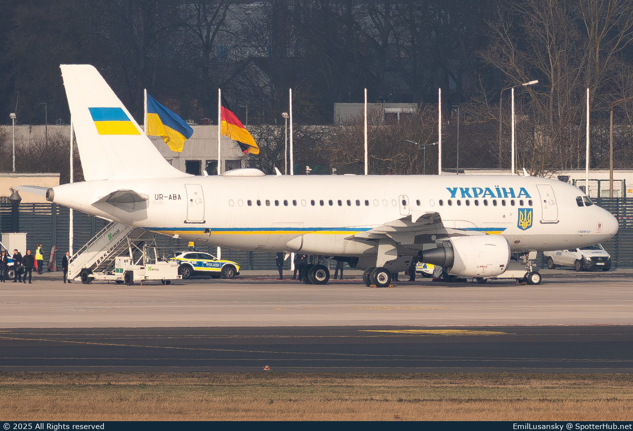 Photo of UR-ABA - Airbus A319-115(CJ) operated by Government of Ukraine
