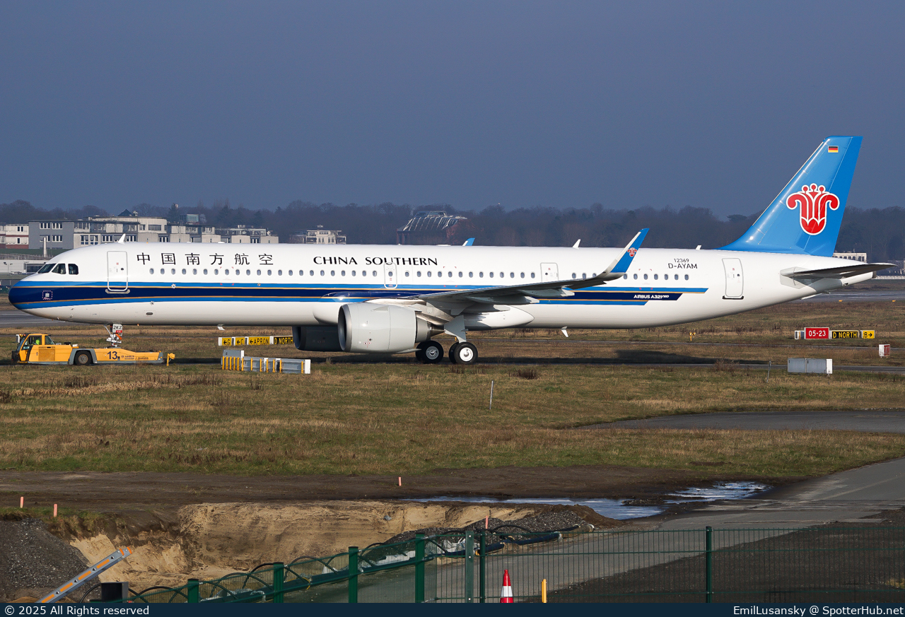 Photo of D-AYAM - Airbus A321-251NX operated by China Southern Airlines