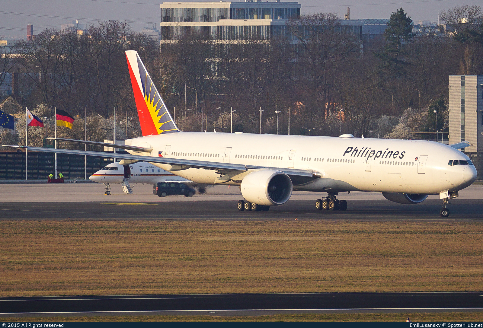 Photo of RP-C7778 - Boeing 777-3F6(ER) operated by Philippine Airlines
