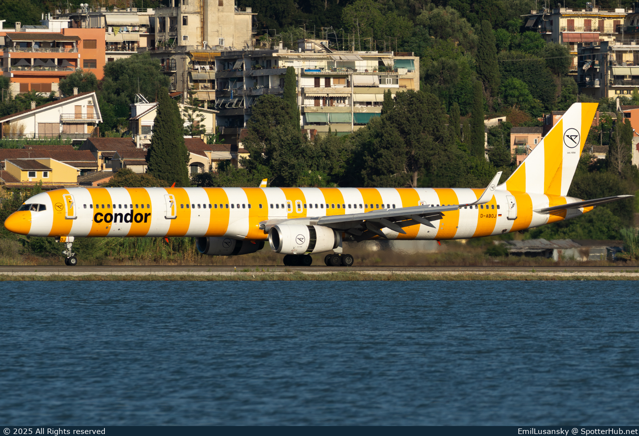 Photo of D-ABOJ - Boeing 757-330 operated by Condor