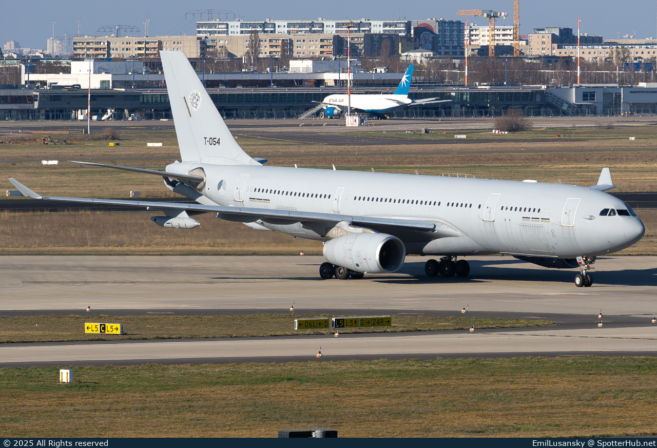 Photo of T-054 - Airbus KC-30M operated by Royal Netherlands Air Force