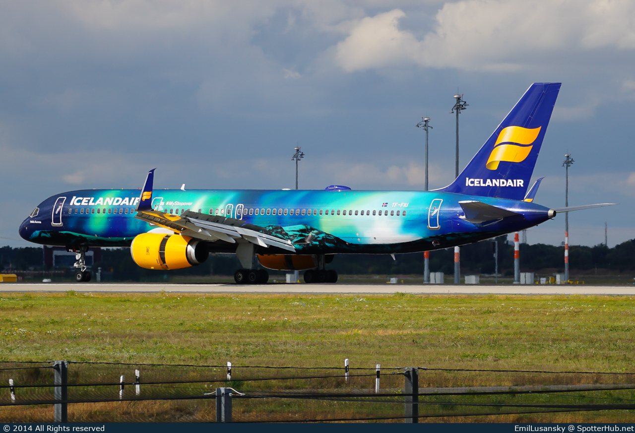 Photo of TF-FIU - Boeing 757-256 operated by Icelandair