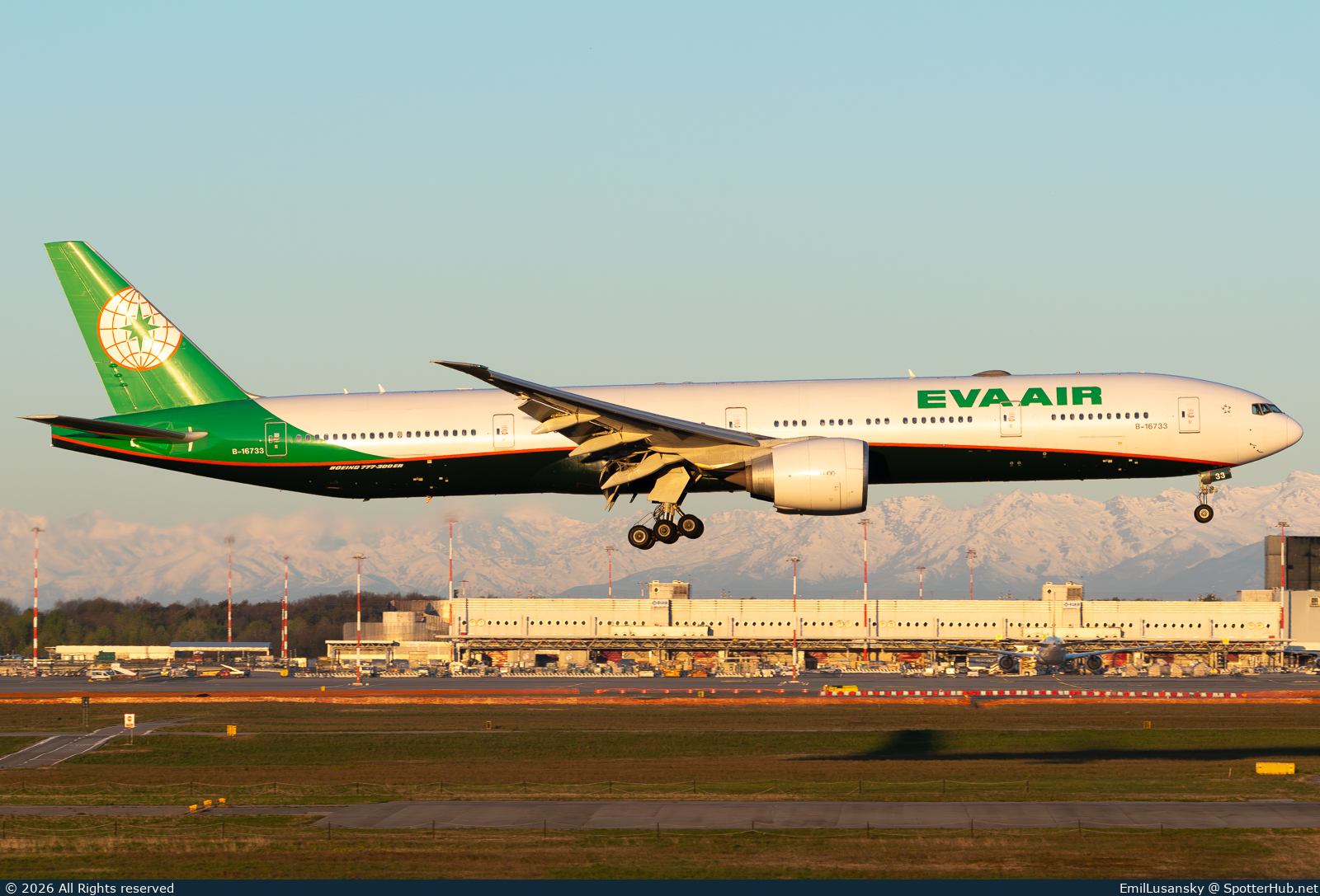 Photo of B-16733 - Boeing 777-3SH(ER) operated by EVA Air
