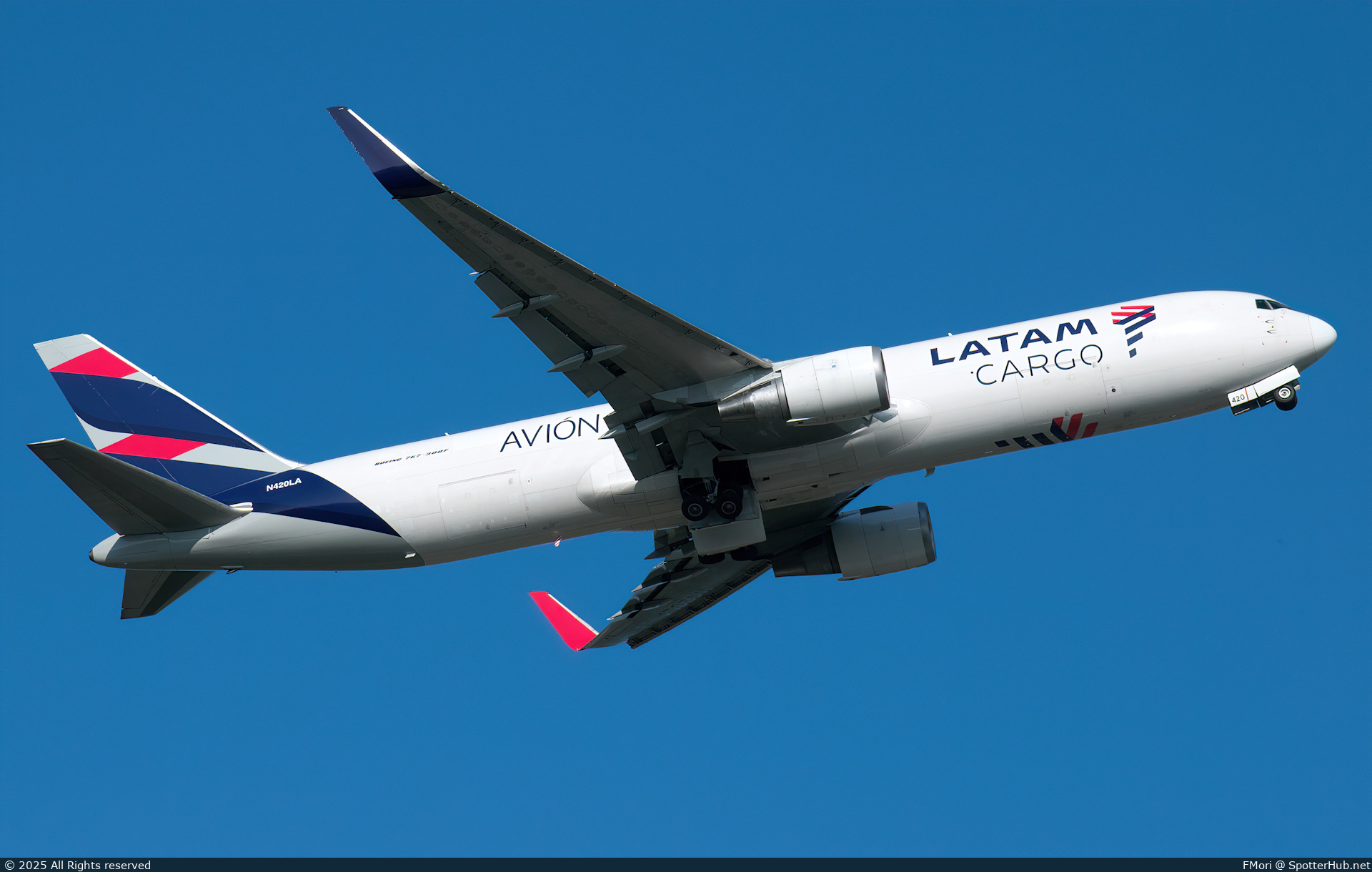 Photo of N420LA - Boeing 767-316F operated by LATAM Cargo