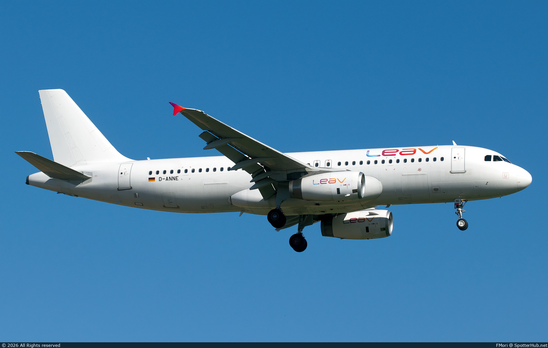 Photo of D-ANNE - Airbus A320-232 operated by LEAV Aviation