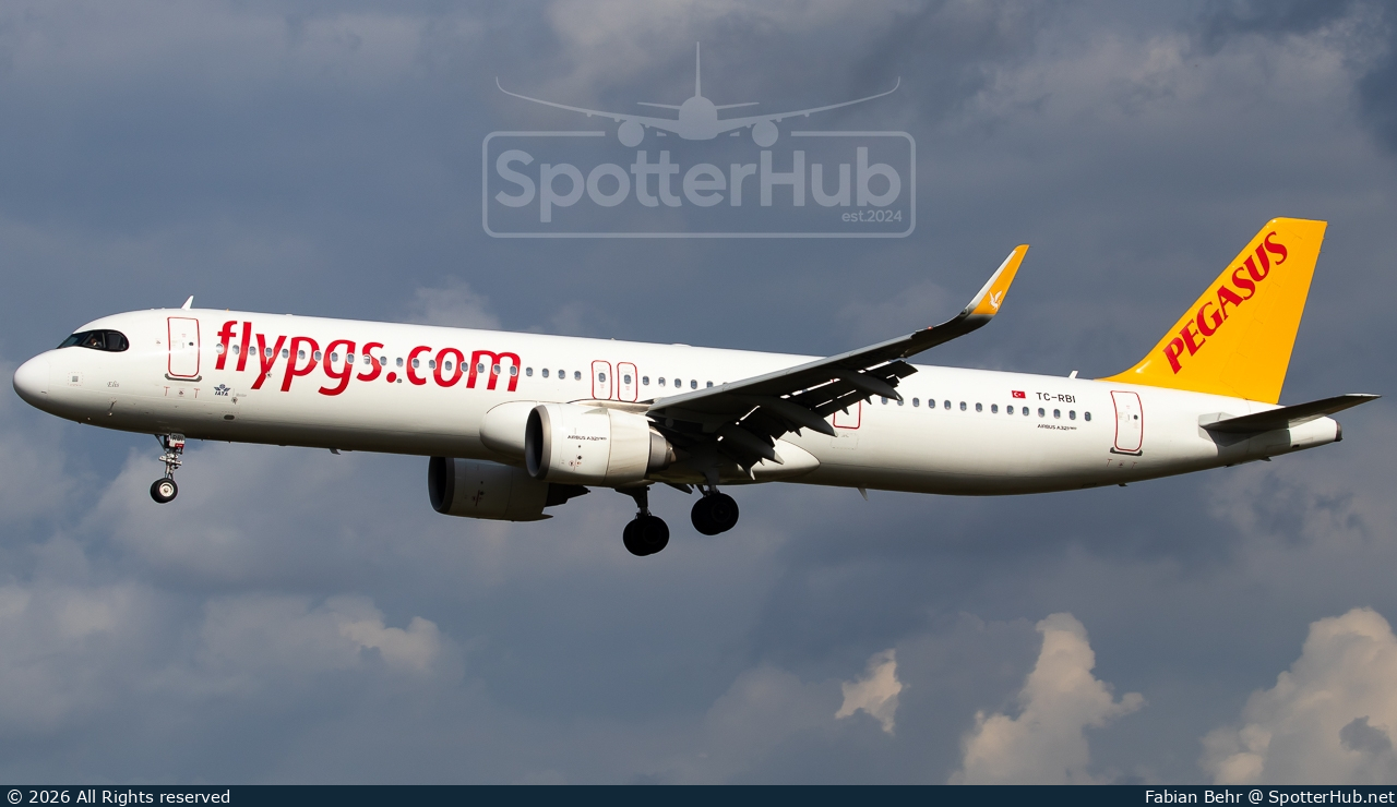 Photo of TC-RBI - Airbus A321-251NX operated by Pegasus Airlines