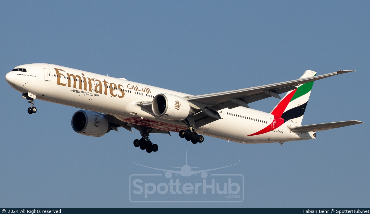 Photo of A6-ECK - Boeing 777-31H(ER) operated by Emirates