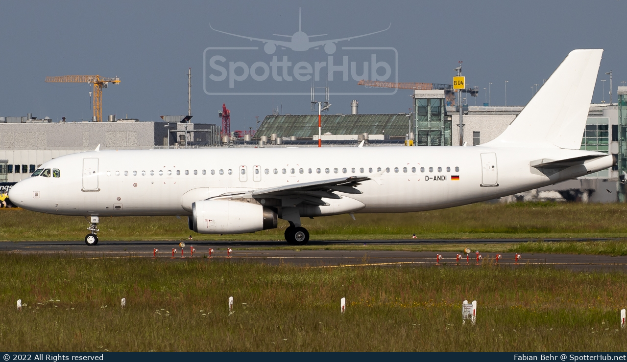 Photo of D-ANDI - Airbus A320-232 operated by LEAV Aviation