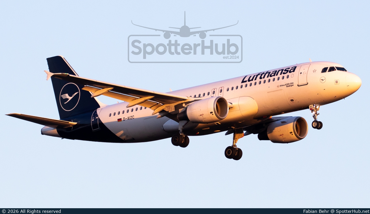 Photo of D-AIZC - Airbus A320-214 operated by Lufthansa
