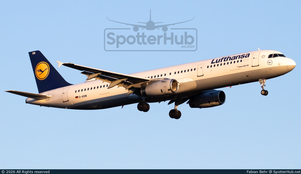 Photo of D-AIRM - Airbus A321-131 operated by Lufthansa