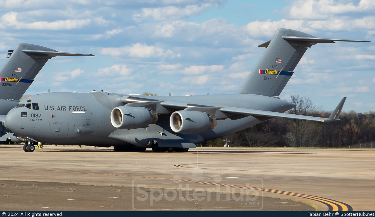 Photo of 01-0197 - Boeing C-17A Globemaster III operated by US Air Force