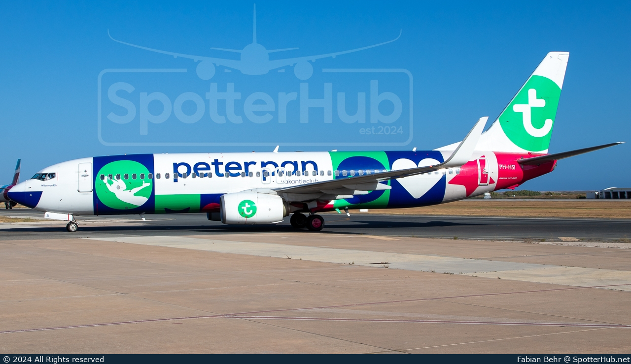 Photo of PH-HSI - Boeing 737-8K2 at Gago Coutinho International