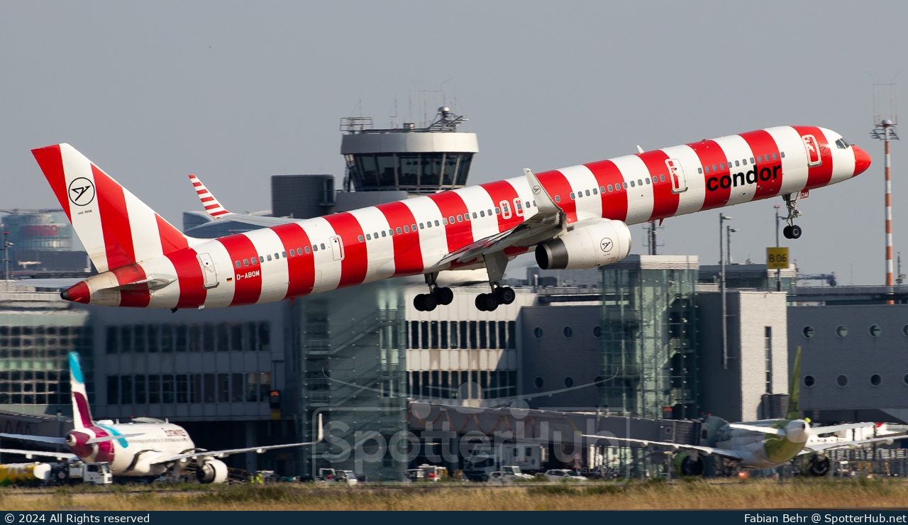 Photo of D-ABOM - Boeing 757-330 operated by Condor