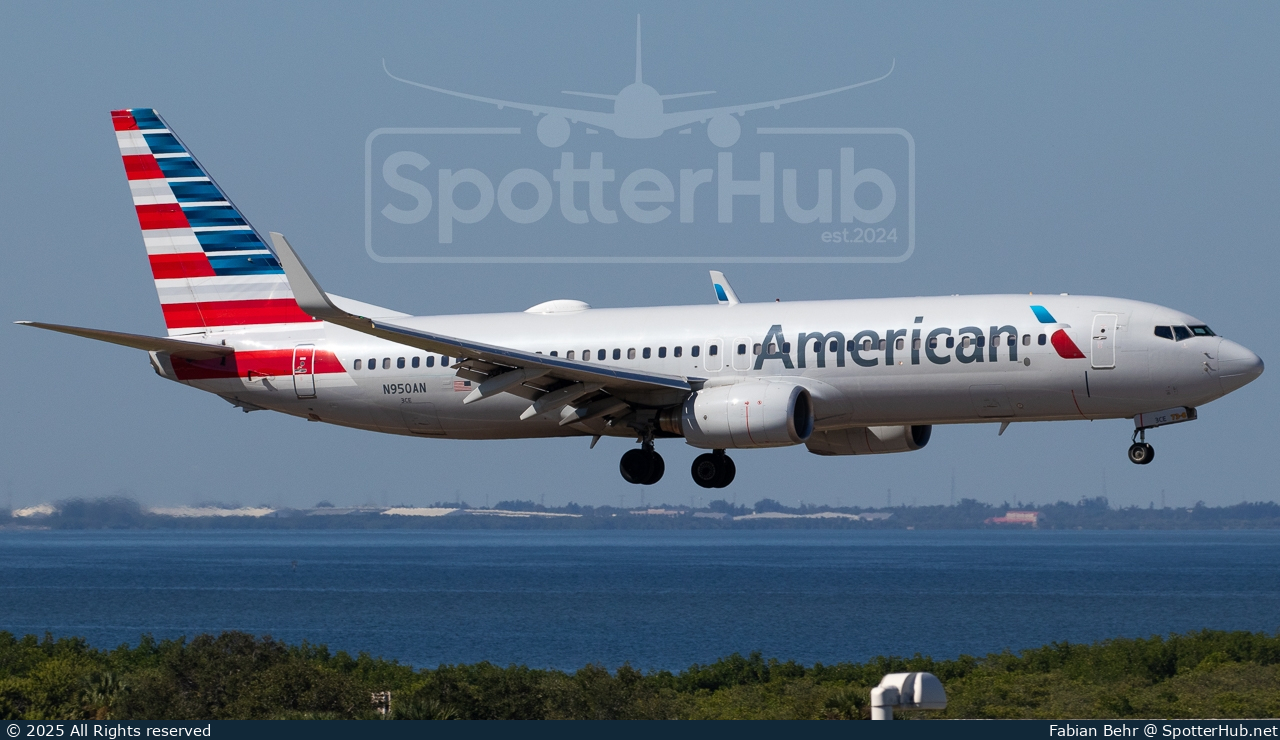 Photo of N950AN - Boeing 737-823 operated by American Airlines