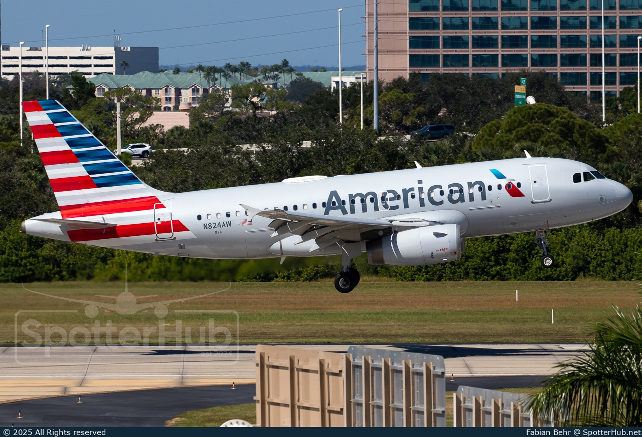 Photo of N824AW - Airbus A319-132 operated by American Airlines