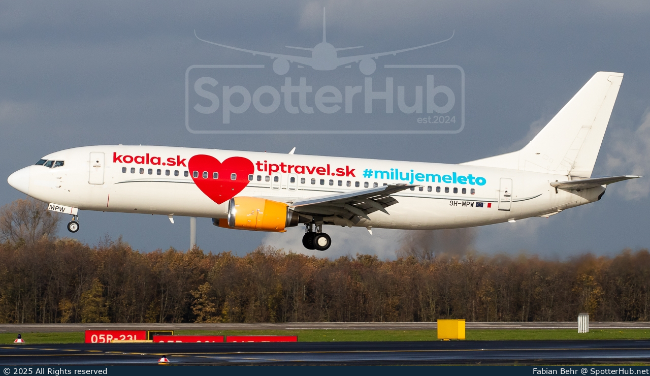 Photo of 9H-MPW - Boeing 737-484 operated by Air Horizont
