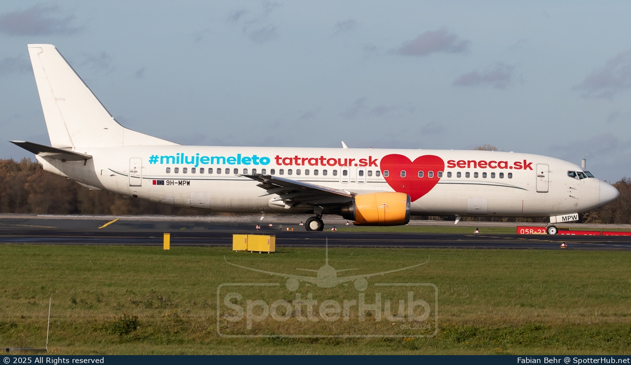 Photo of 9H-MPW - Boeing 737-484 operated by Air Horizont