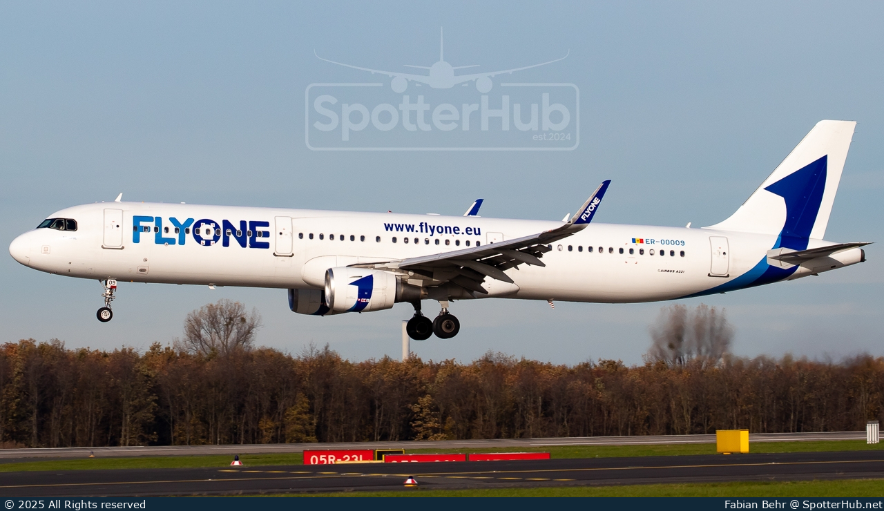 Photo of ER-00009 - Airbus A321-211 operated by FlyOne