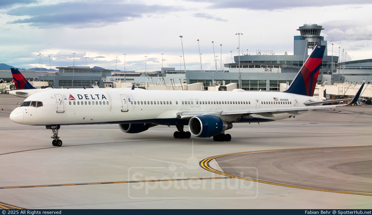 Photo of N590NW - Boeing 757-351 operated by Delta Air Lines