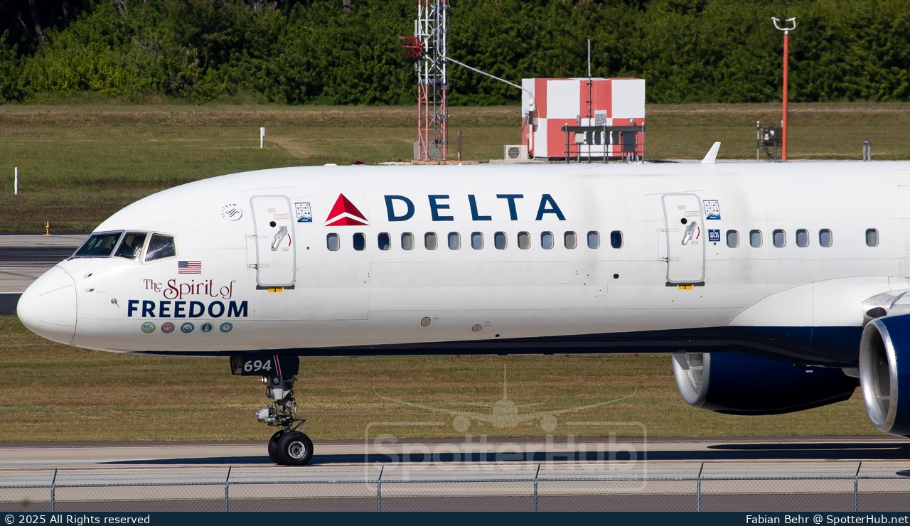 Photo of N694DL - Boeing 757-232 operated by Delta Air Lines