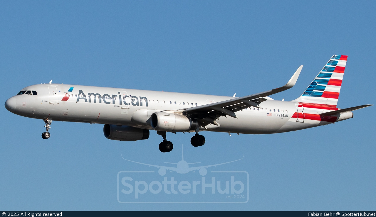 Photo of N996AN - Airbus A321-231 operated by American Airlines