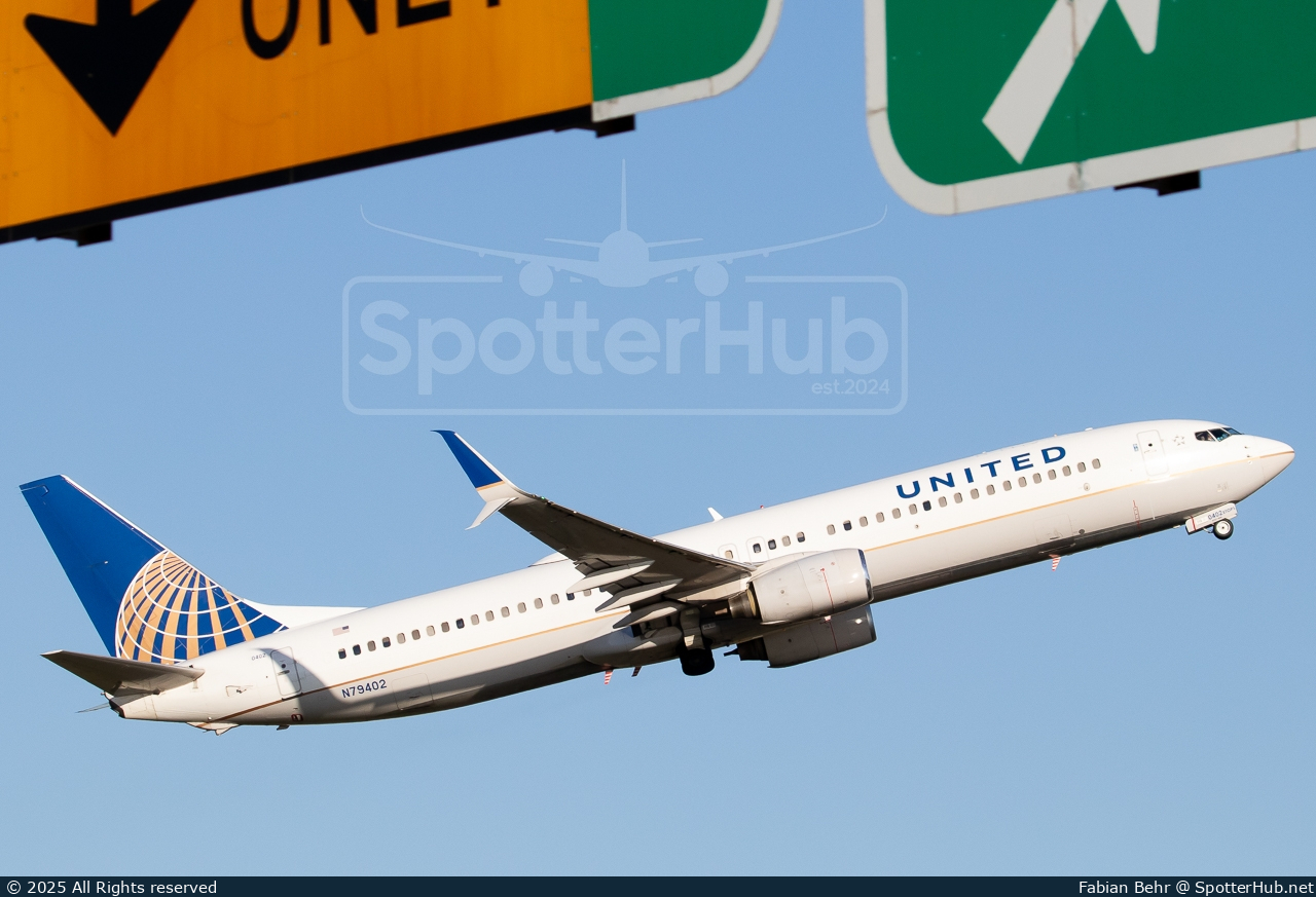 Photo of N79402 - Boeing 737-924 operated by United Airlines