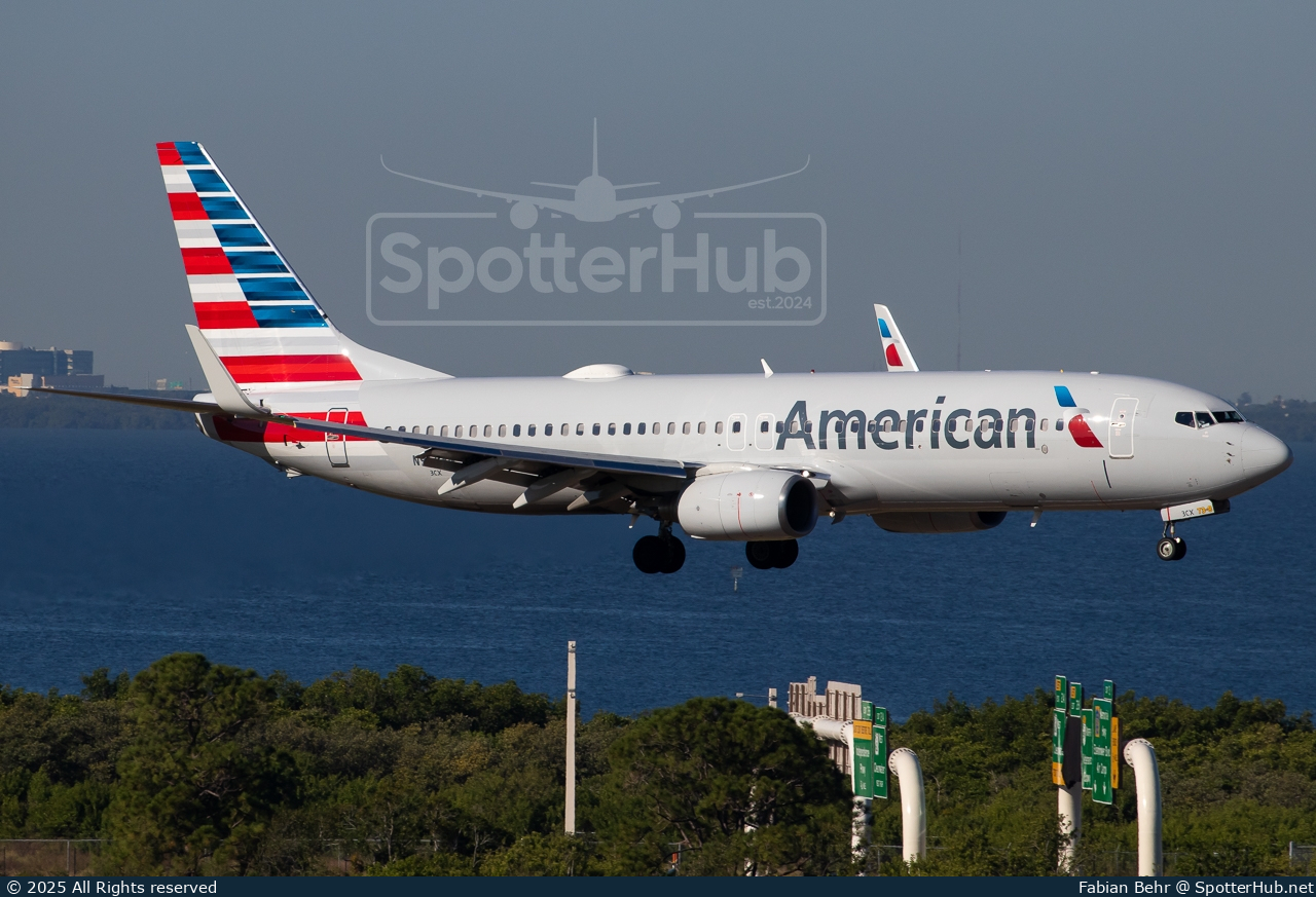 Photo of N966AN - Boeing 737-823 operated by American Airlines