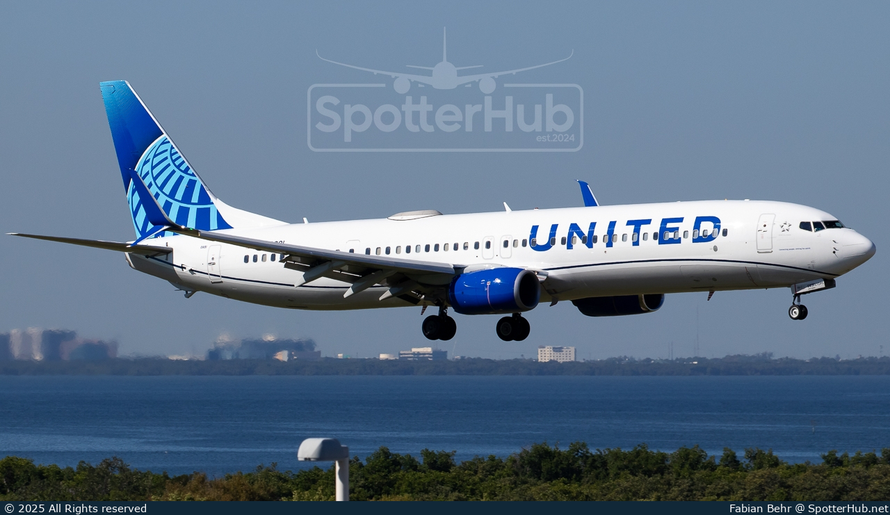 Photo of N68891 - Boeing 737-924(ER) operated by United Airlines