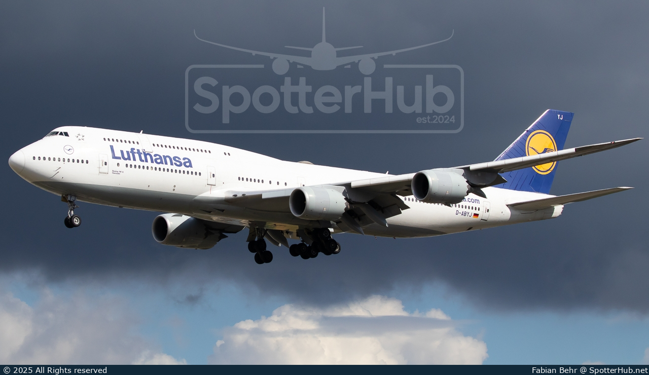 Photo of D-ABYJ - Boeing 747-830 operated by Lufthansa
