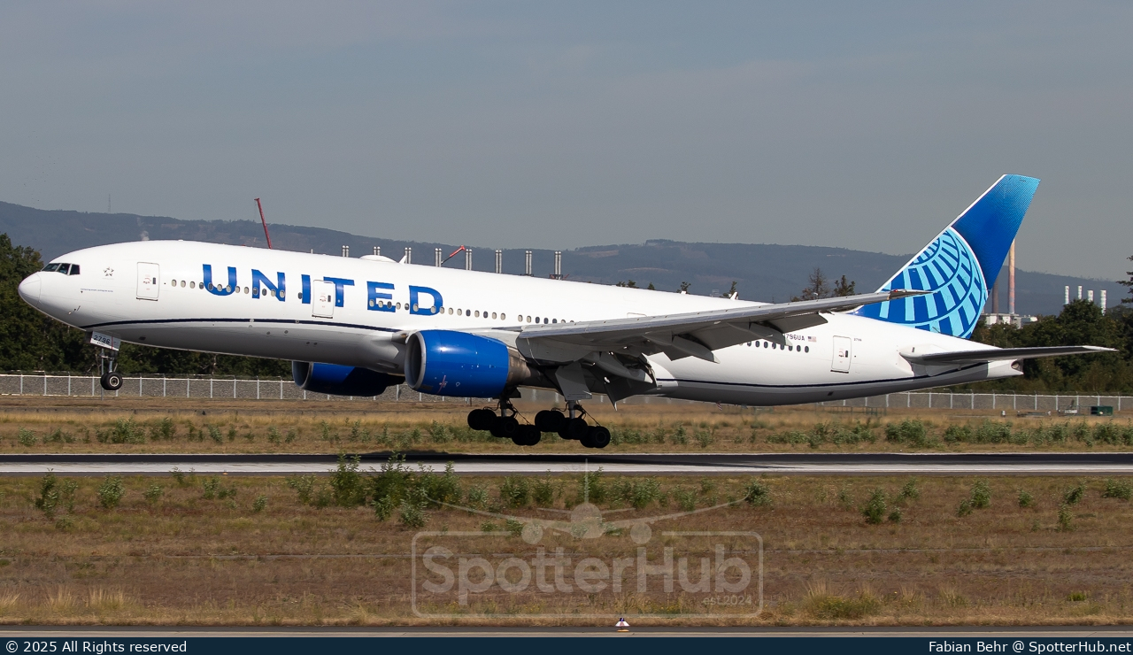 Photo of N796UA - Boeing 777-222(ER) operated by United Airlines
