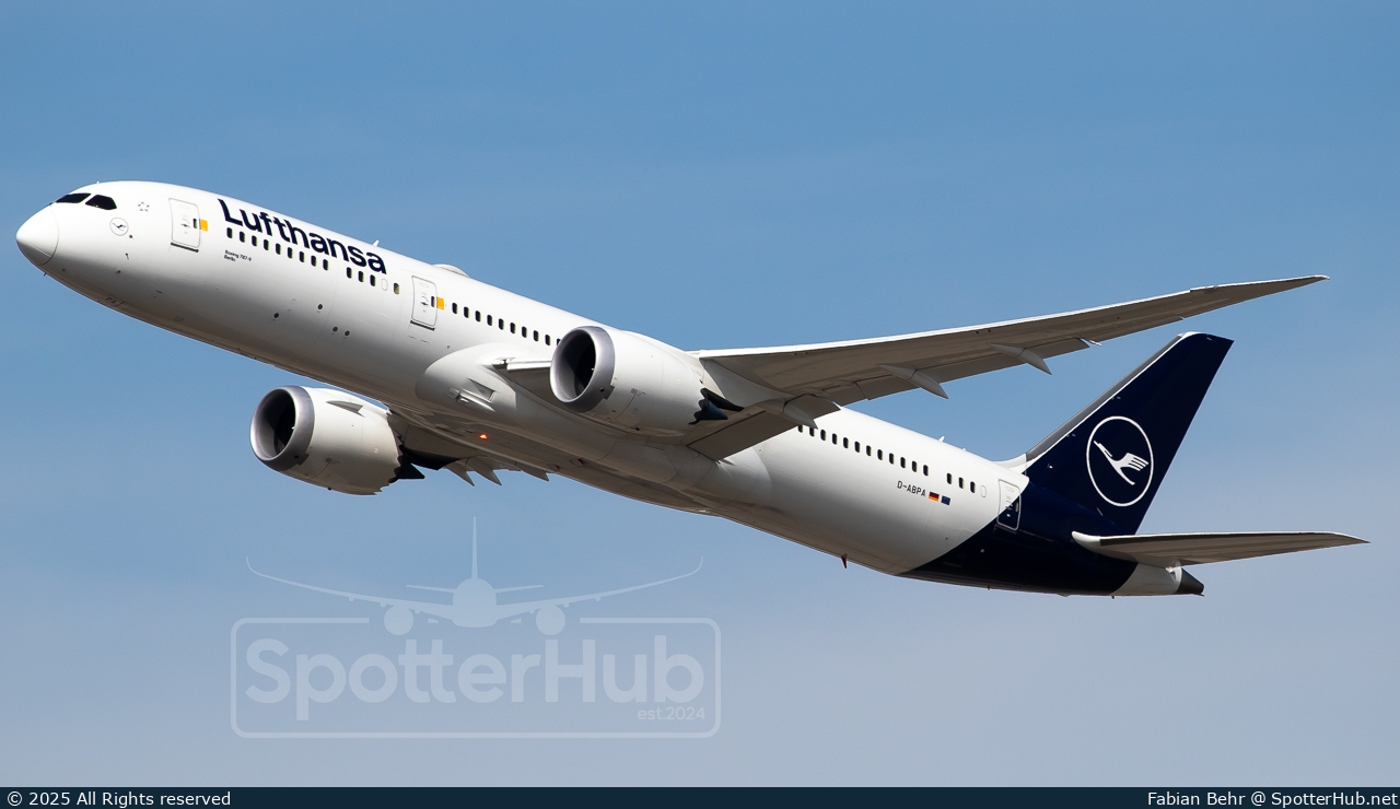Photo of D-ABPA - Boeing 787-9 Dreamliner operated by Lufthansa