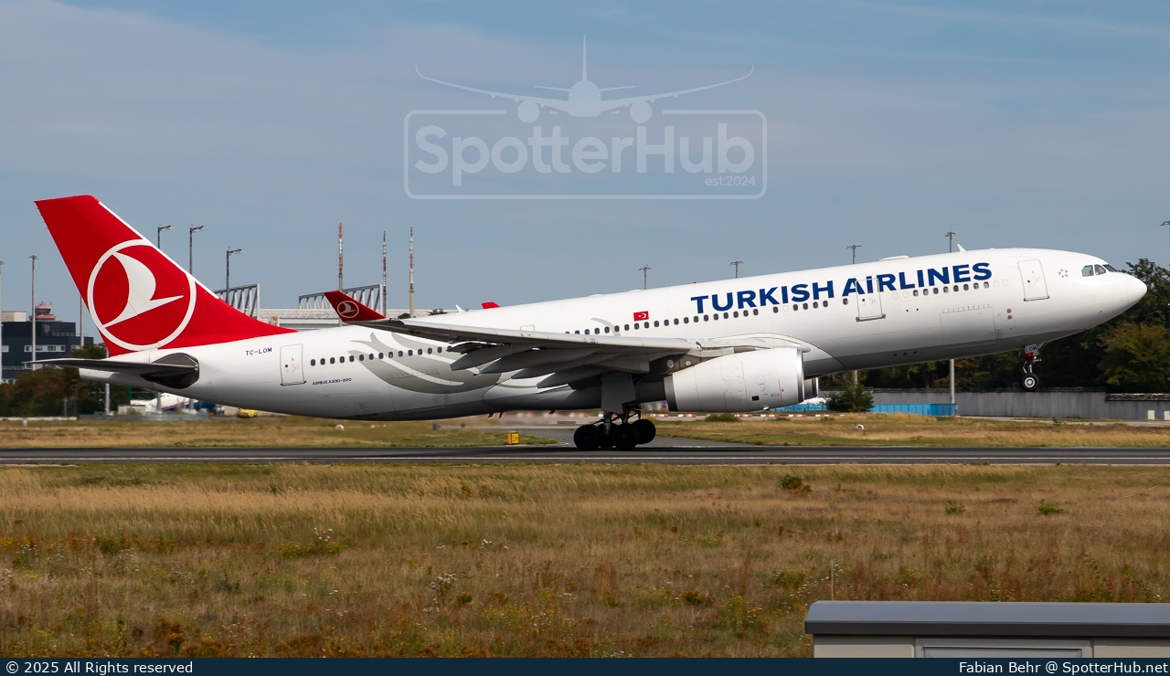 Photo of TC-LOM - Airbus A330-243 operated by Turkish Airlines