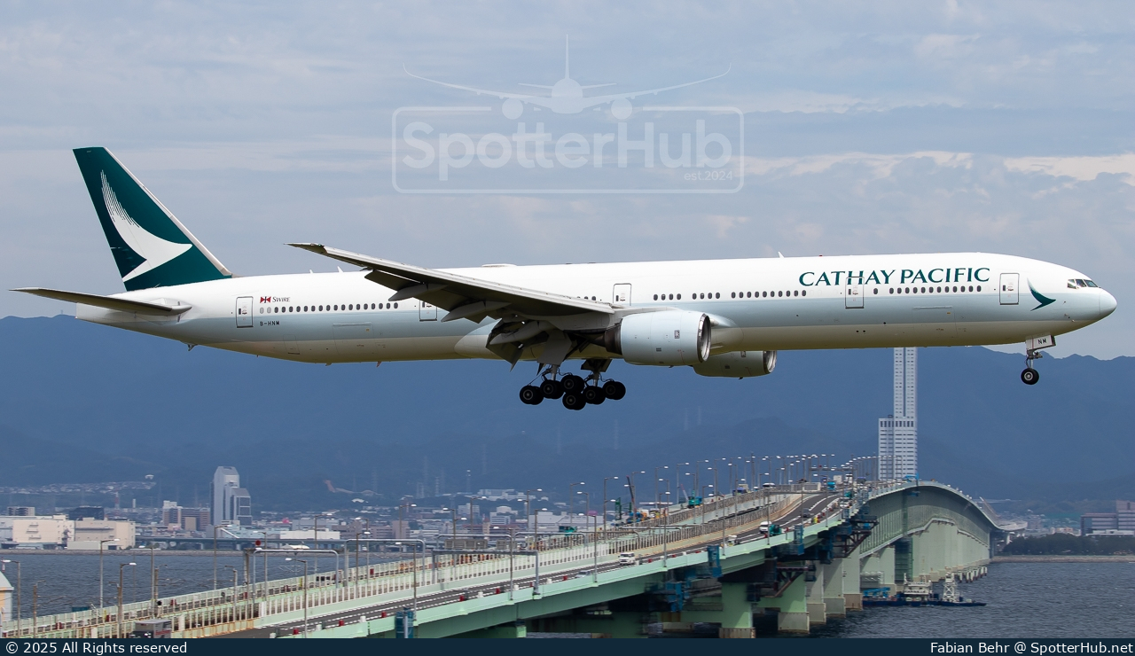Photo of B-HNM - Boeing 777-367 operated by Cathay Pacific Airways