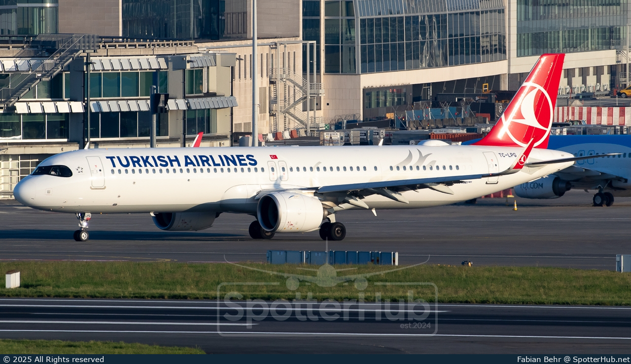 Photo of TC-LPG - Airbus A321-271NX operated by Turkish Airlines