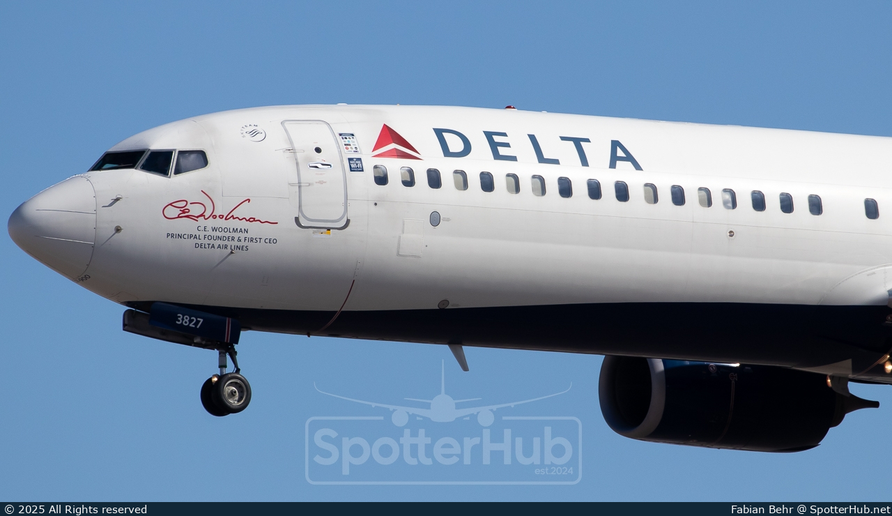Photo of N827DN - Boeing 737-932(ER) operated by Delta Air Lines