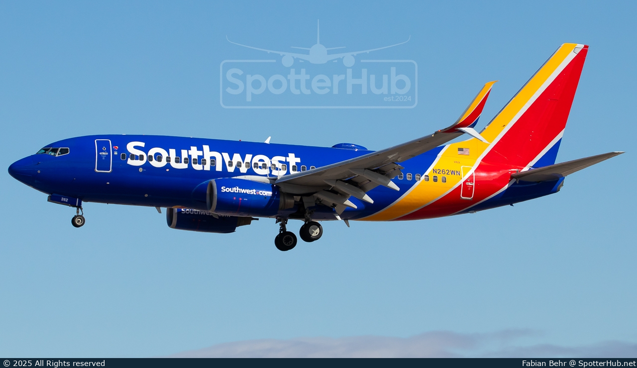 Photo of N262WN - Boeing 737-7H4 operated by Southwest Airlines