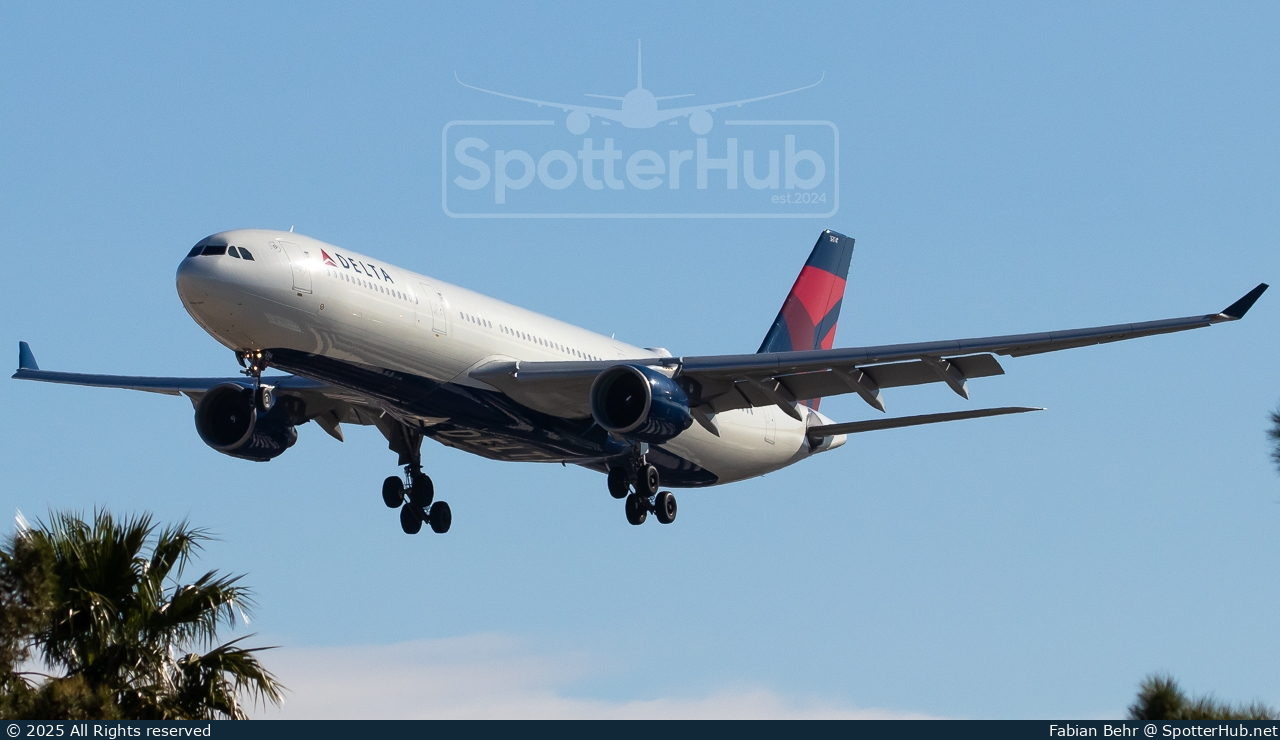 Photo of N814NW - Airbus A330-323 operated by Delta Air Lines