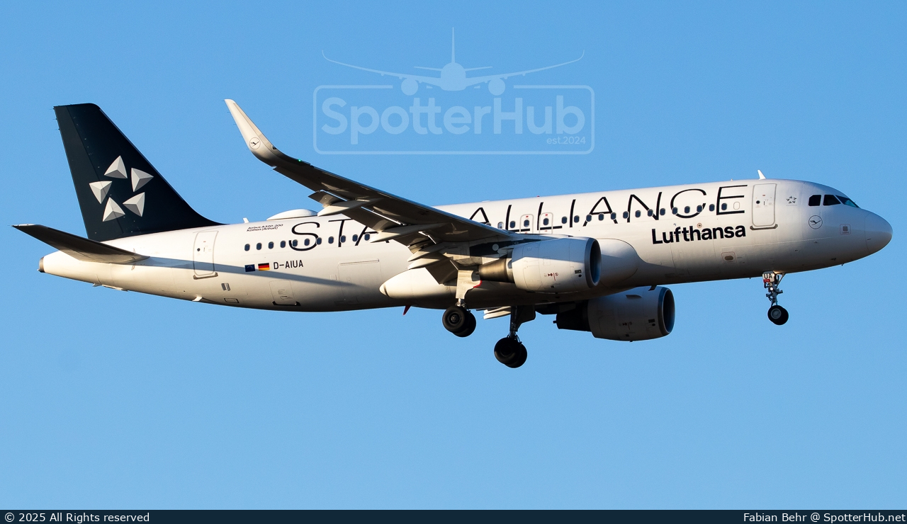 Photo of D-AIUA - Airbus A320-214 operated by Lufthansa
