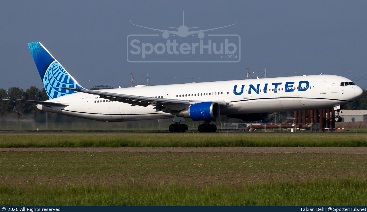 Photo of N66051 - Boeing 767-424(ER) operated by United Airlines