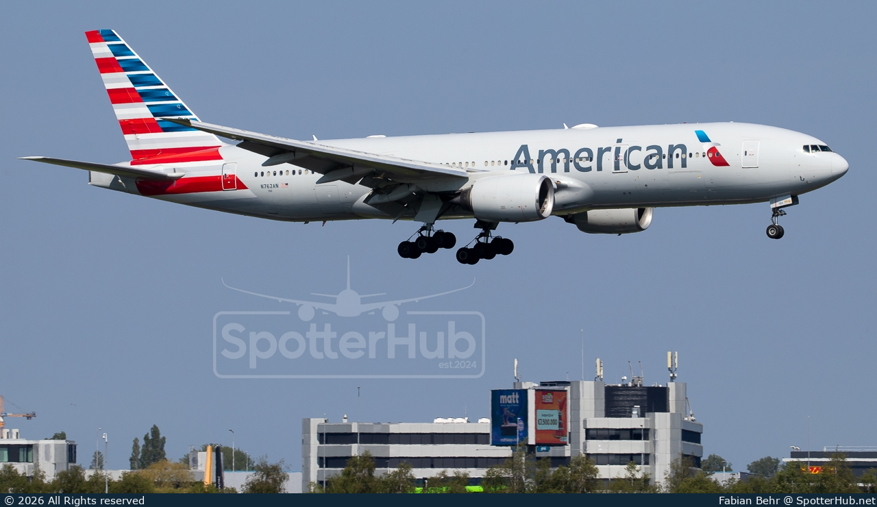 Photo of N762AN - Boeing 777-223(ER) operated by American Airlines