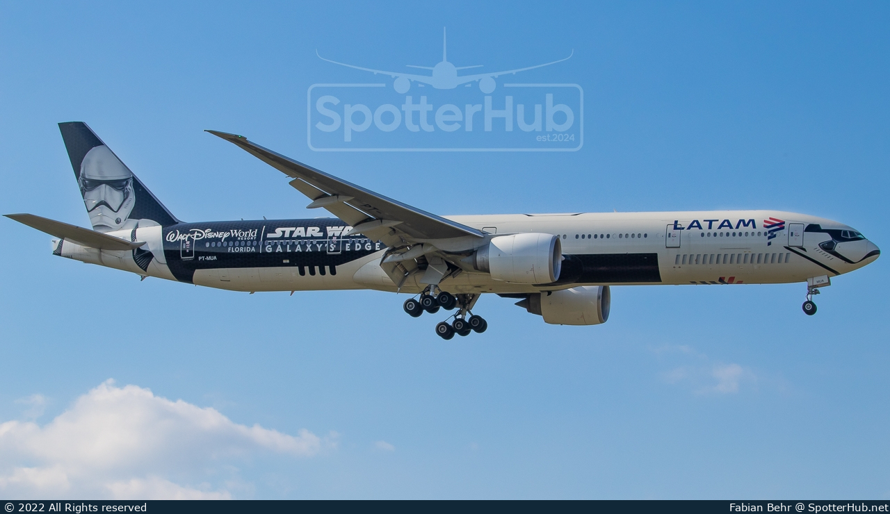 Photo of PT-MUA - Boeing 777-32W(ER) operated by LATAM Airlines Brasil