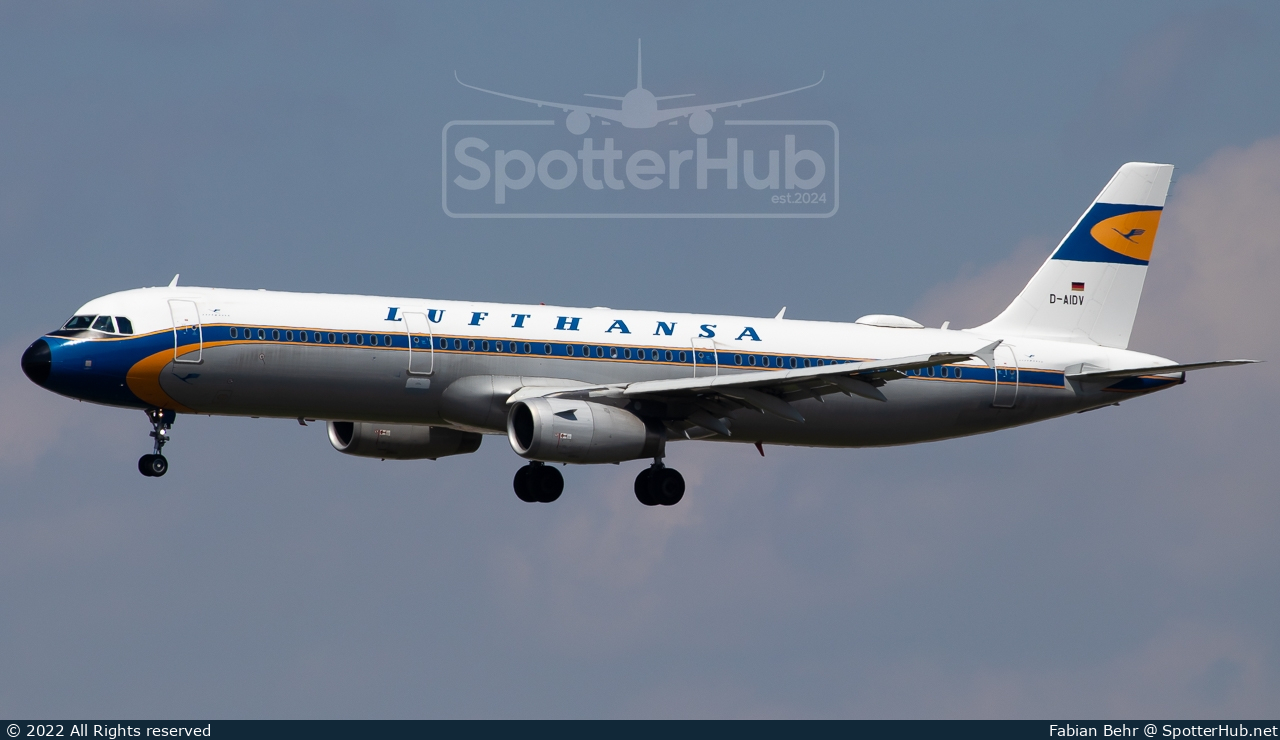 Photo of D-AIDV - Airbus A321-231 operated by Lufthansa