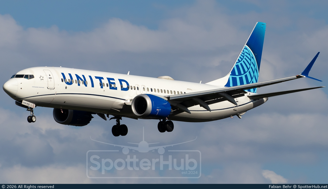 Photo of N37547 - Boeing 737 MAX 9 operated by United Airlines