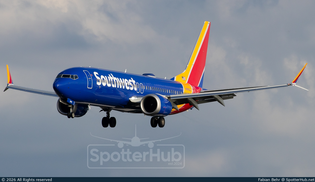 Photo of N8992L - Boeing 737 MAX 8 operated by Southwest Airlines