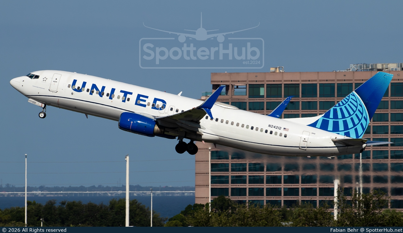 Photo of N24212 - Boeing 737-824 operated by United Airlines