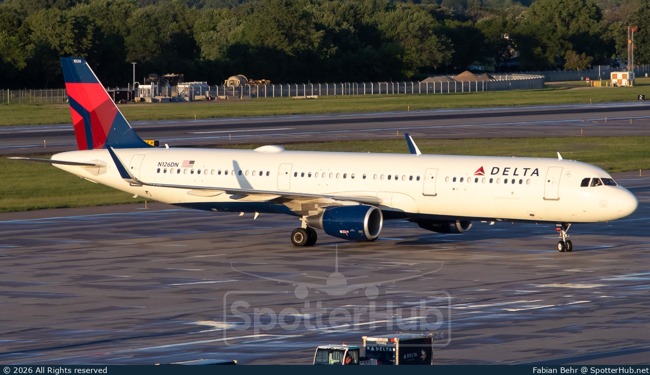 Photo of N126DN - Airbus A321-211 operated by Delta Air Lines
