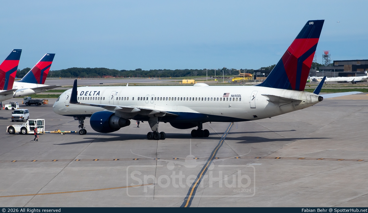 Photo of N690DL - Boeing 757-232 operated by Delta Air Lines