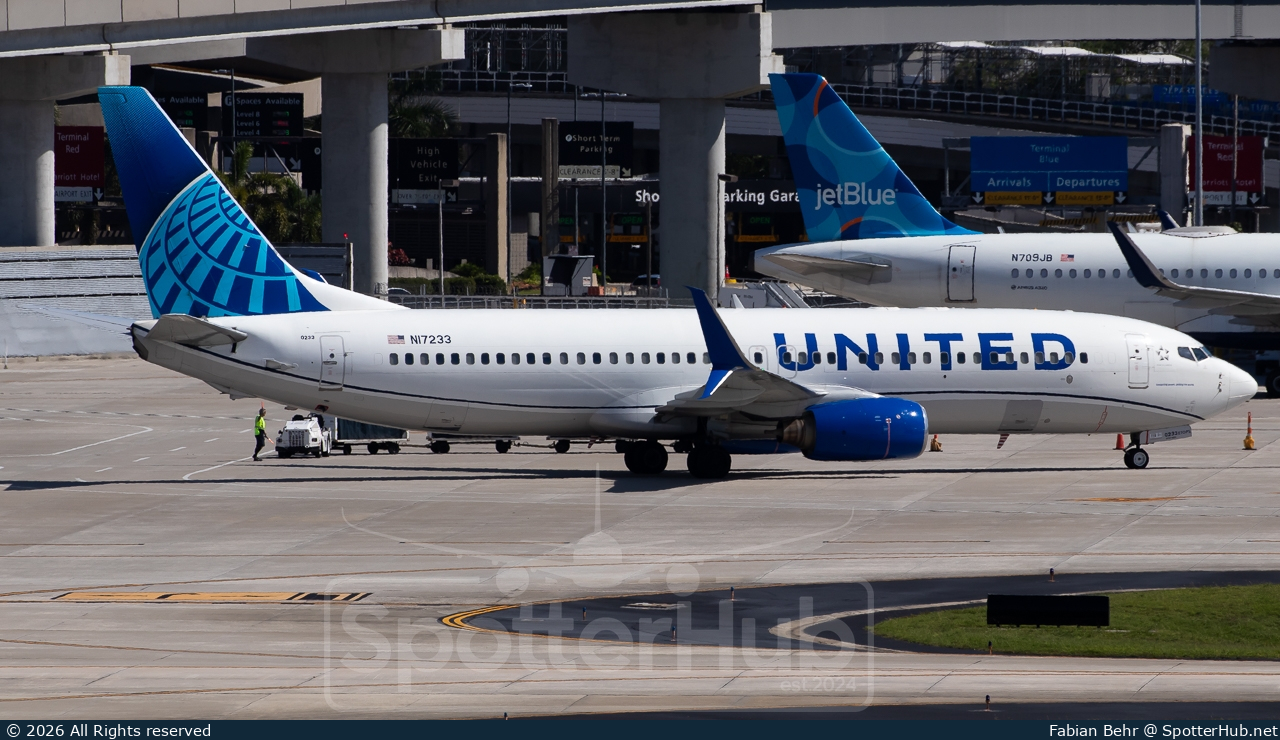 Photo of N17233 - Boeing 737-824 operated by United Airlines